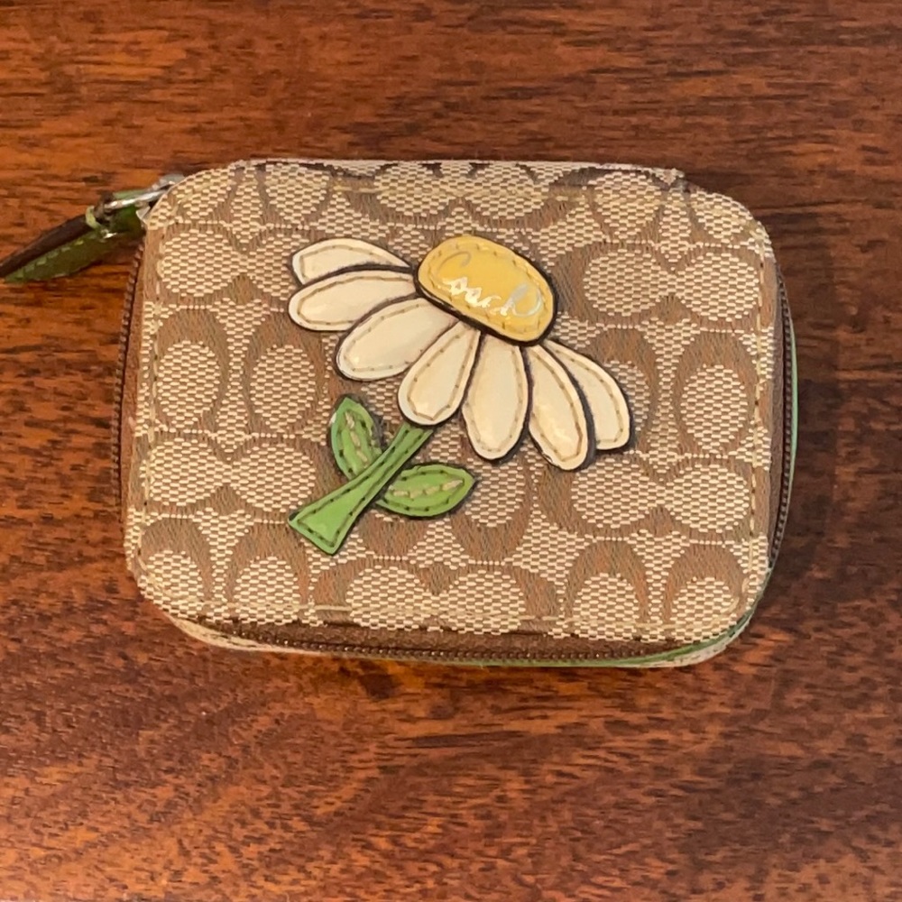 Coach Daisy Coin & Card Holder